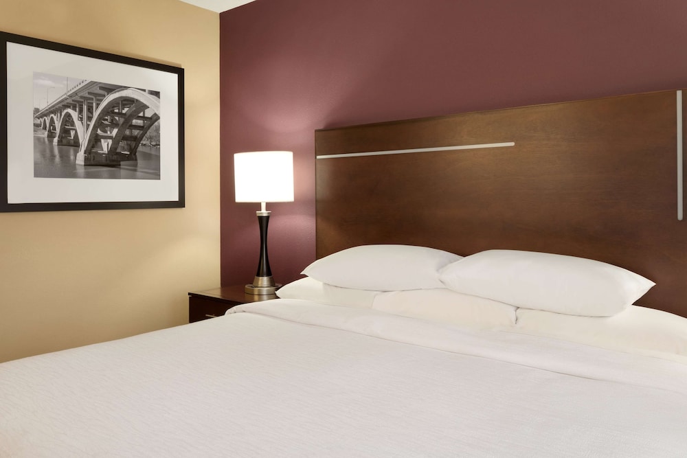 Embassy Suites Hotel Des Moines Downtown - photo 13