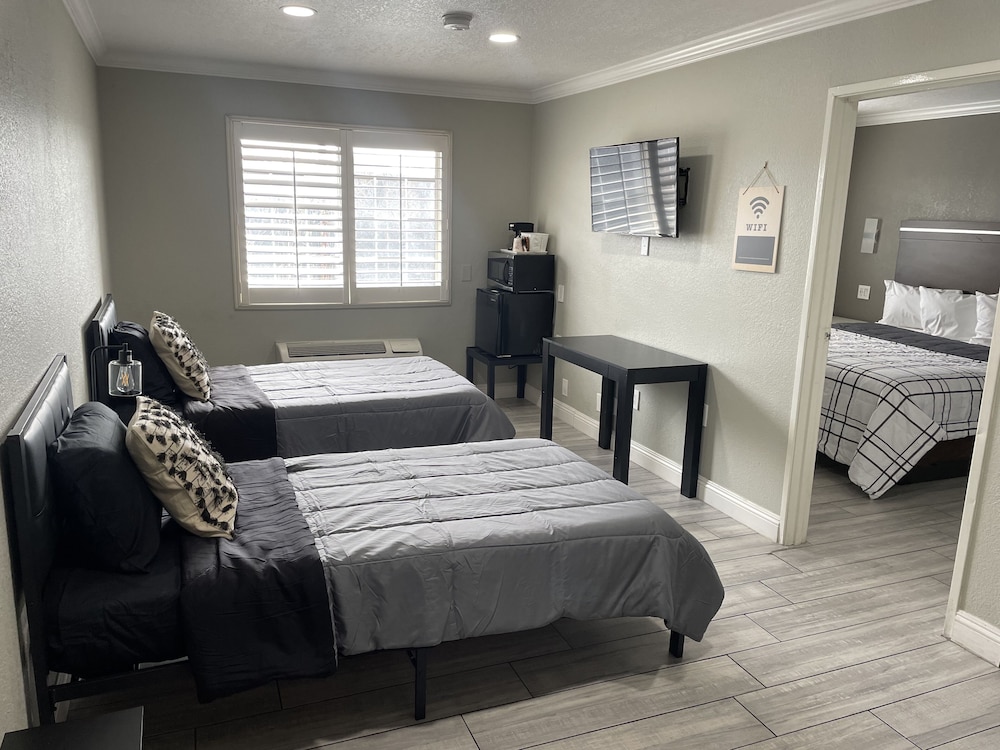 Cabana Inn & Suites - photo 8