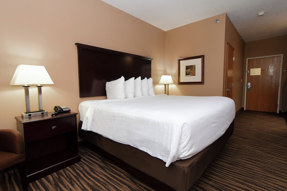 Cobblestone Inn & Suites Denison Majestic Hills - photo 15