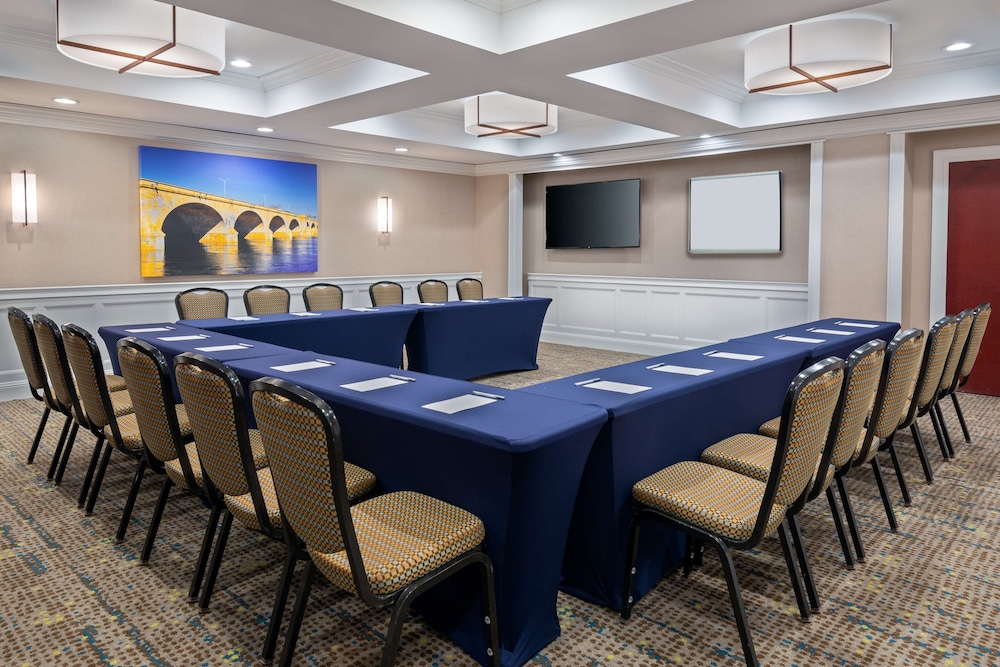 Hampton Inn & Suites Hartford Farmington - photo 44