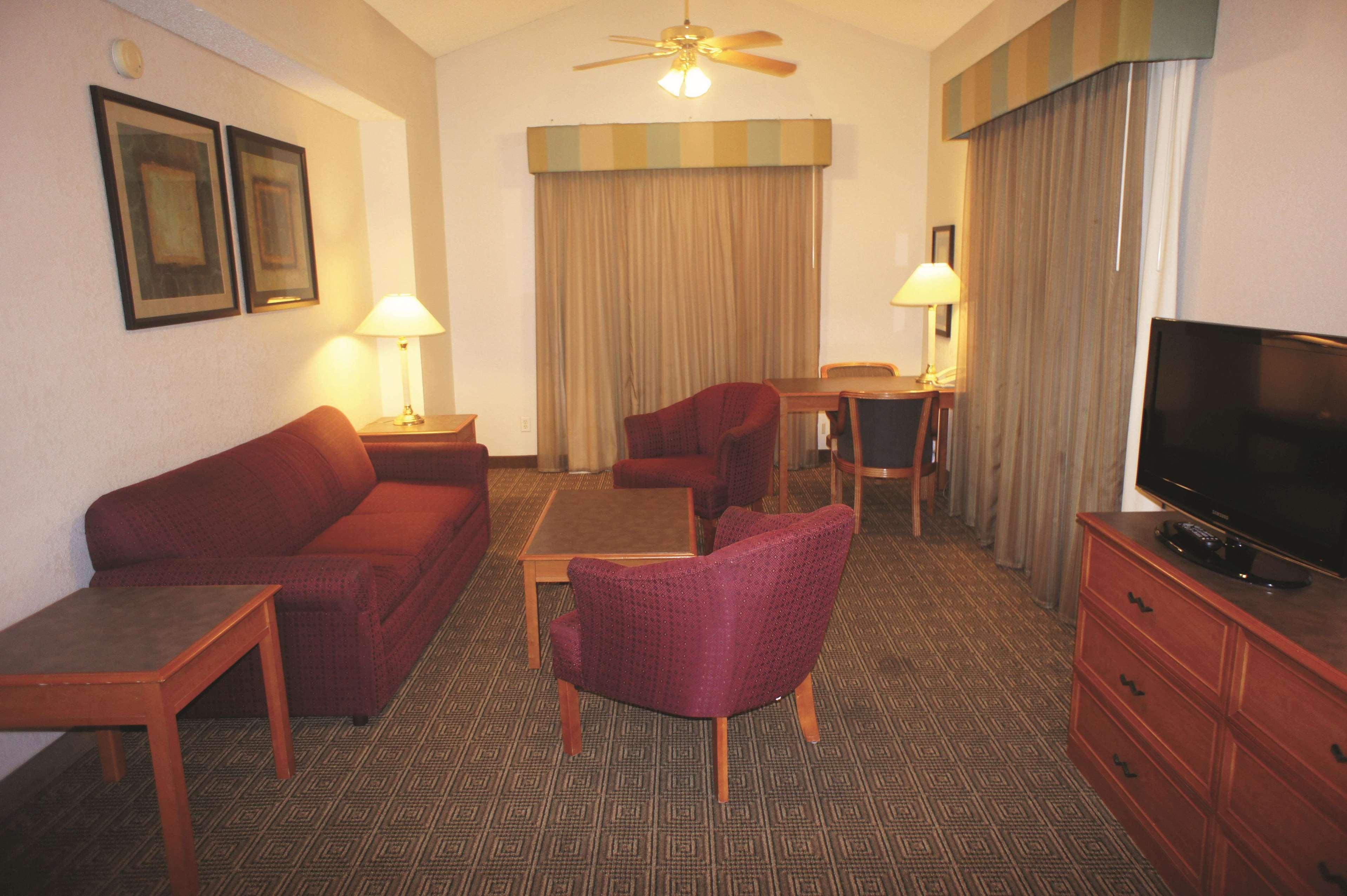 Super 8 by Wyndham Austin South I 35 - photo 22