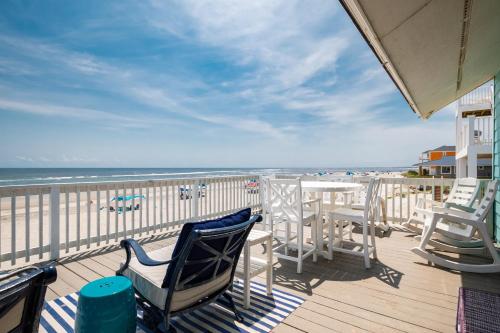 Just Beachy by Oak Island Accommodations - photo 13