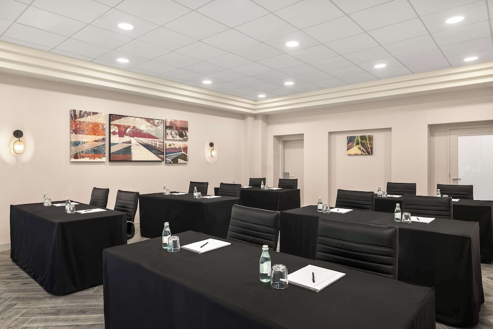 Hampton Inn & Suites Downers Grove Chicago - photo 49