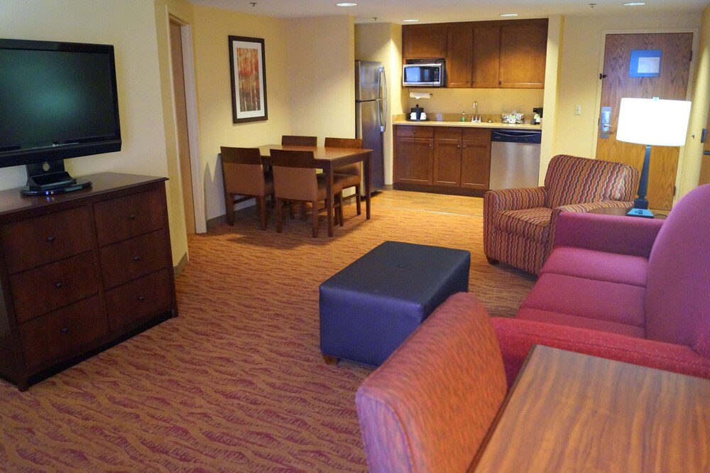 Hampton Inn Altoona - photo 18