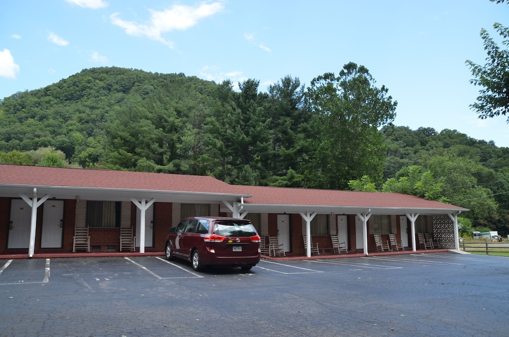 Travelowe's Motel - photo 43