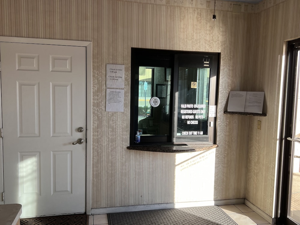 Scott Inn and Suites Houston - photo 2