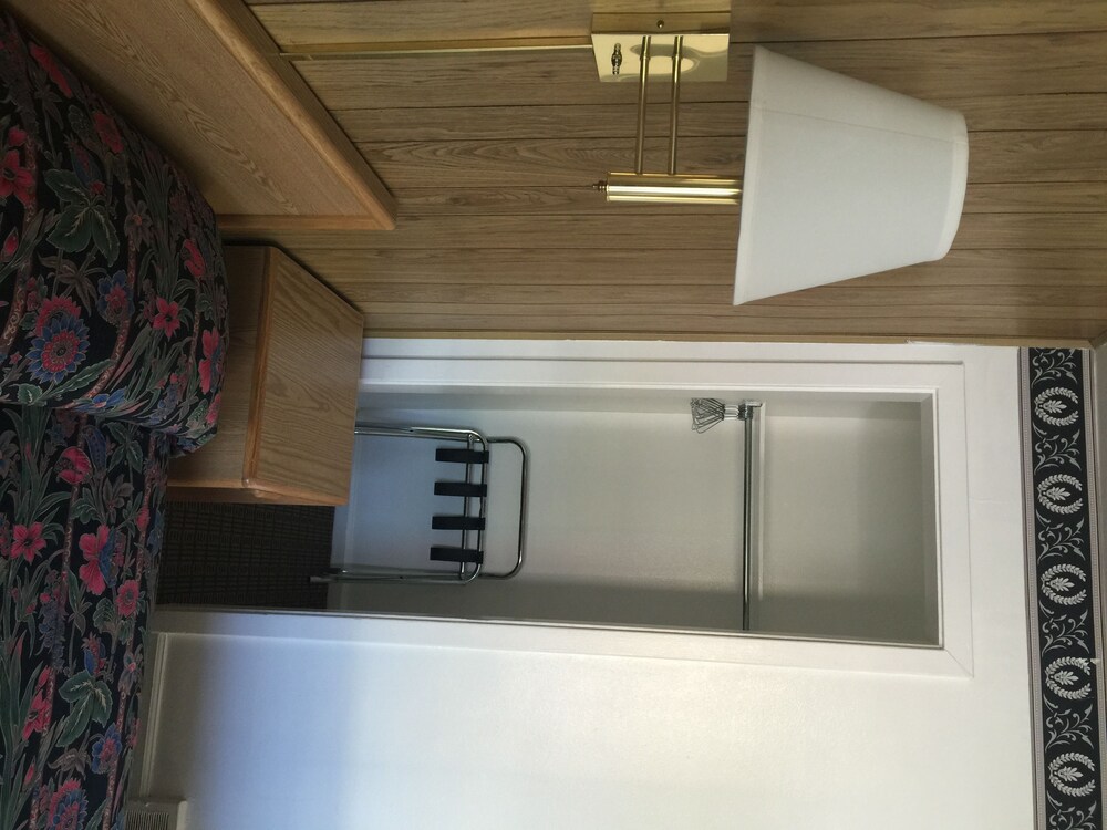 Mid Town Motel - photo 3