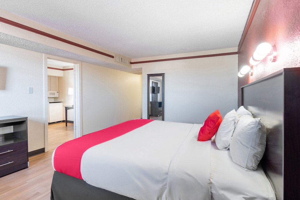 OYO Hotel Tulsa N Sheridan Rd & Airport - photo 12