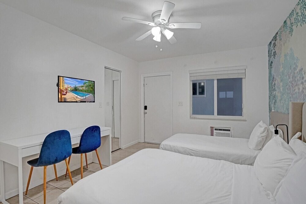 Coastal Studio by Hollywood Beach Boardwalk - photo 27