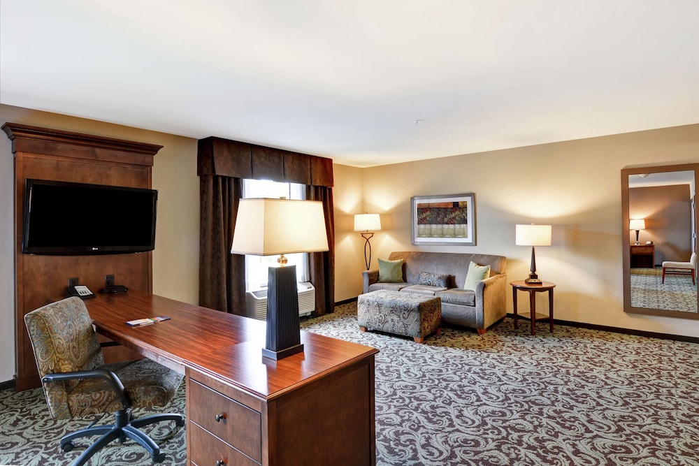 Hampton Inn and Suites New Hartford Utica - photo 16