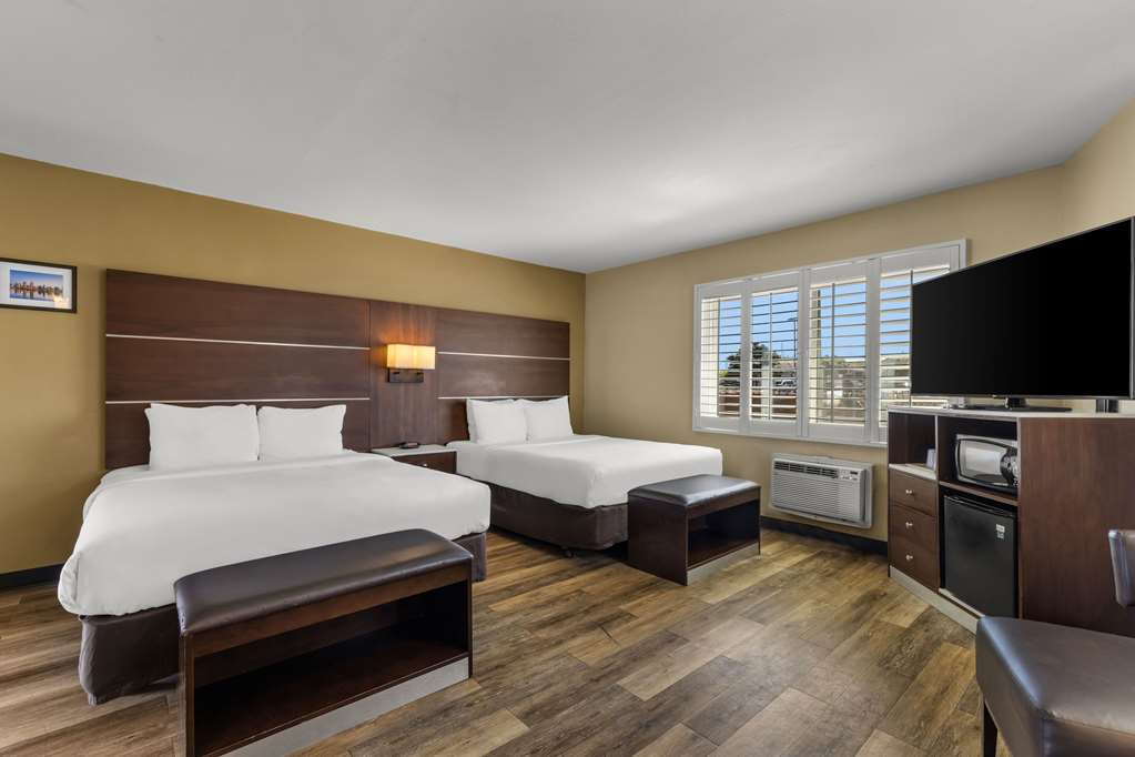 Comfort Inn San Diego Airport At The Harbor - photo 28