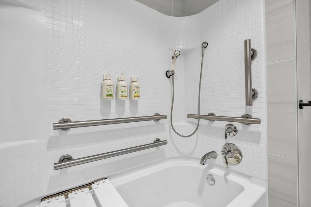 La Quinta Inn & Suites by Wyndham San Jose Airport Downtown - photo 70