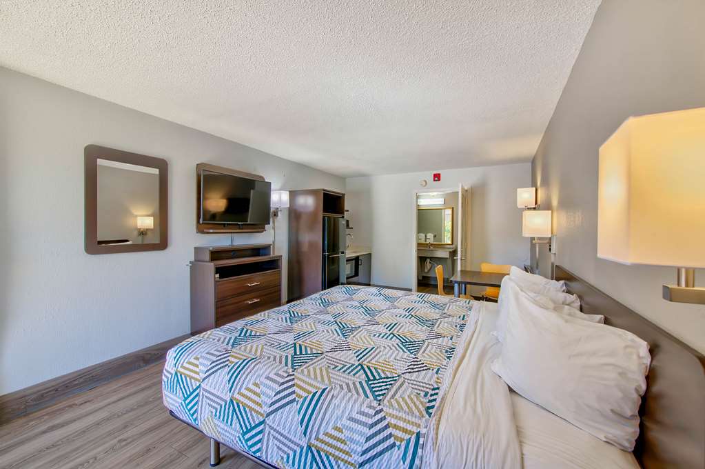 Motel6 Birmingham AL Medical Center - photo 8