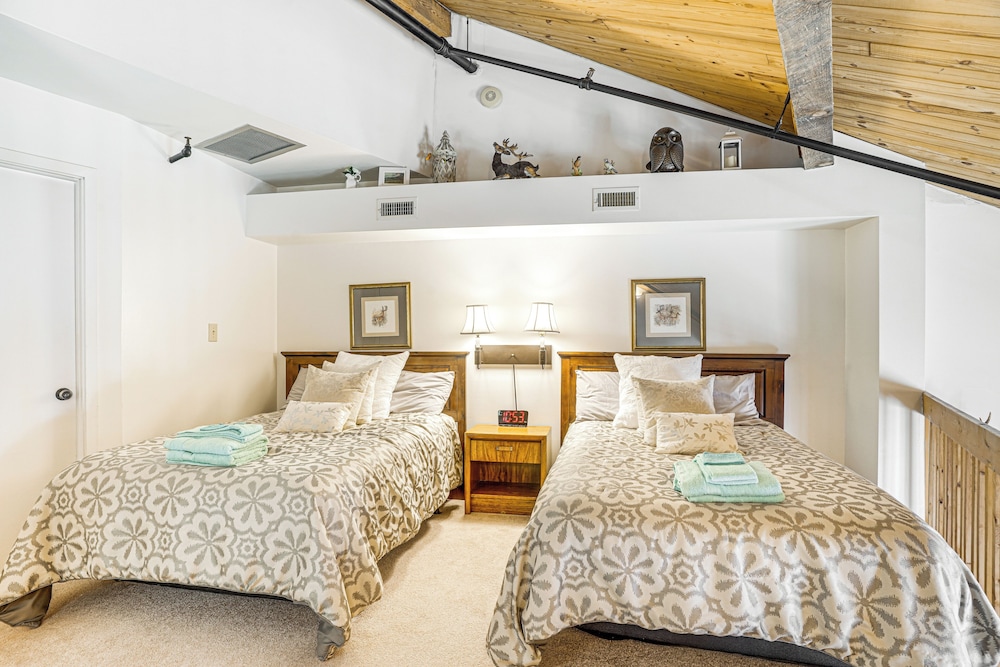 Hike Bike & Explore: Wintergreen Resort Condo - photo 10