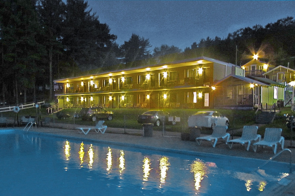 Half Moon Motel & Cottages - photo 56