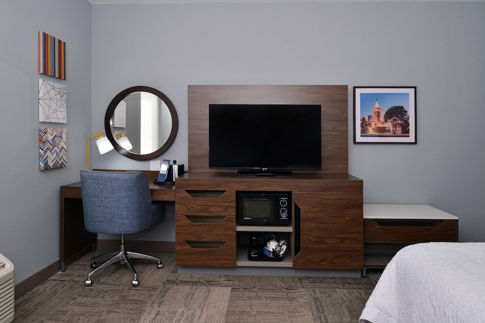 Hampton Inn Kansas City Northeast - photo 17
