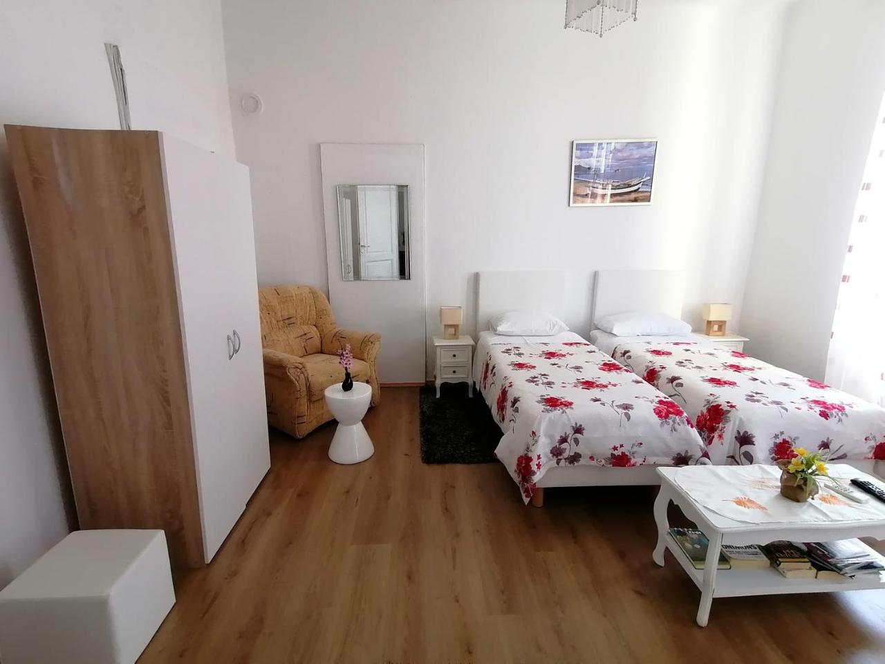 Two Bedrooms Apartment with Balcony And Sea View Near Old Town