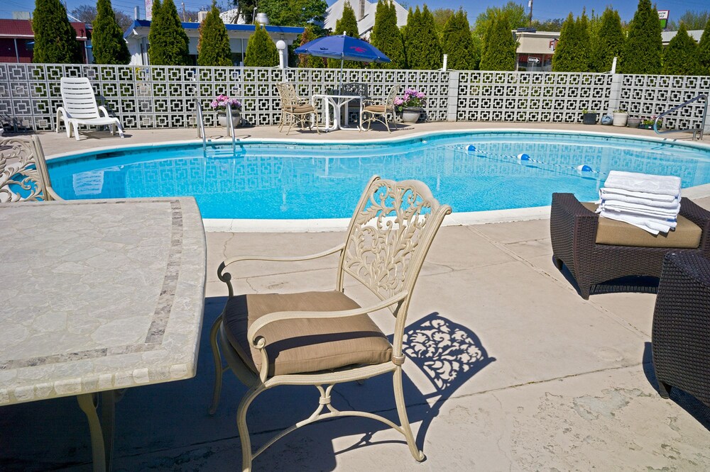 Rogue Valley Inn - photo 11