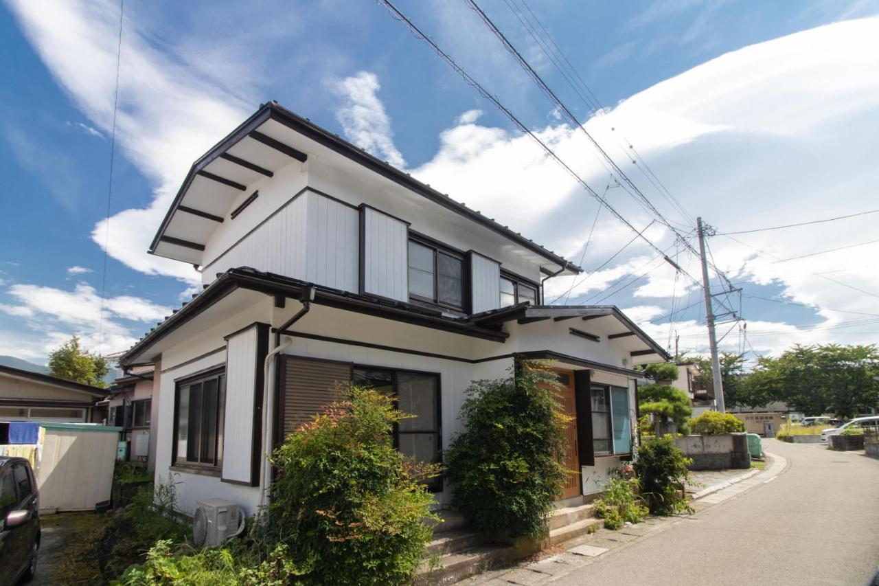 FTH maroon 4min to station in Fujikawaguchiko, Japan