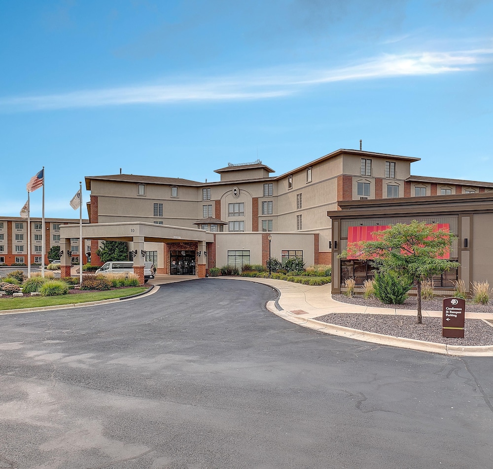 DoubleTree by Hilton Hotel Bloomington — 4-Star Luxury Hotel in Bloomington, United States