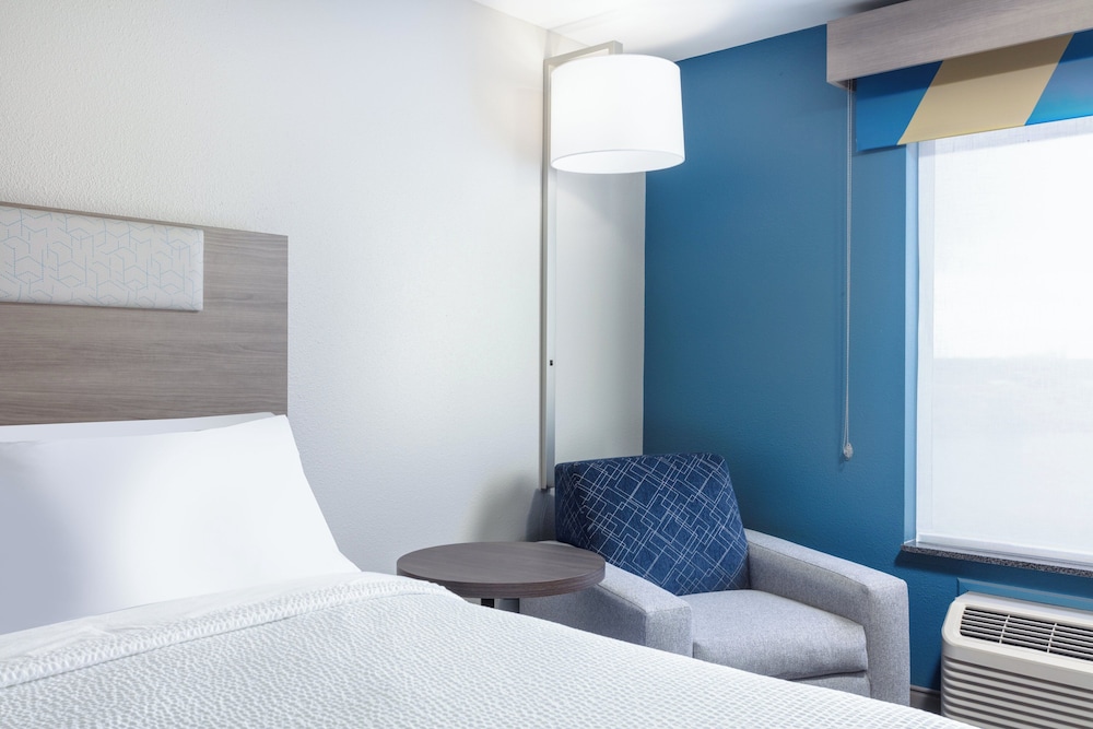 Holiday Inn Express Kearney by IHG - photo 14