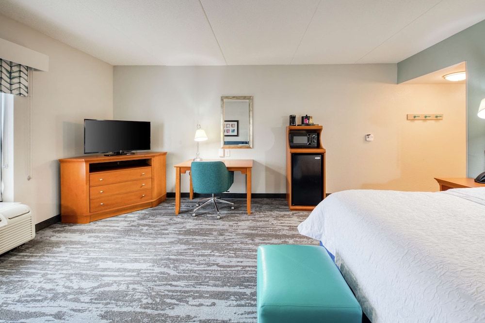 Hampton Inn Wilmington University Area Smith Creek Station - photo 36