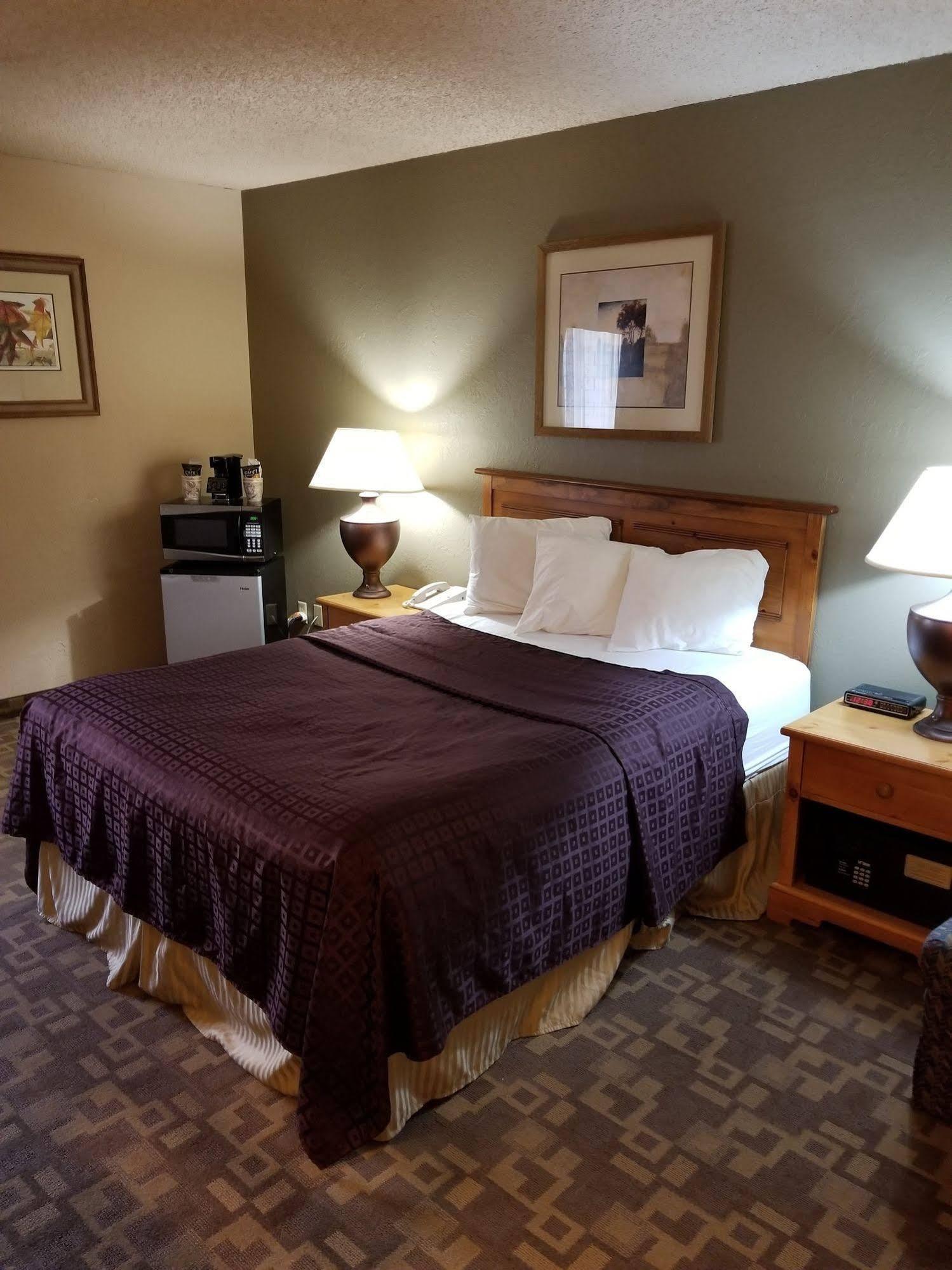 FairBridge Inn Suites & Outlaw Conference Center Kalispell - photo 8