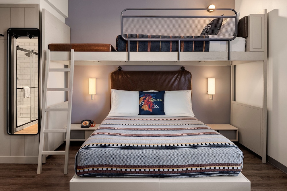Moxy Omaha Downtown - photo 9