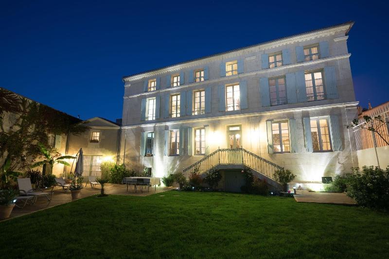 Chambre d'hôtes La Tillaie — 4-Star Luxury Hotel in Pont-L'abbe-D'arnoult, France
