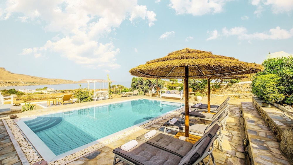 Manu Mykonos Beach Villas & Bungalows — 5-Star Luxury Hotel in Mykonos, Greece