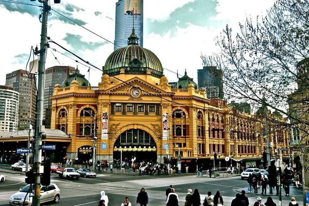 A Cozy 3BR Apt with Panoramic Views FREE Parking — 4-Star Luxury Hotel in Melbourne, Australia