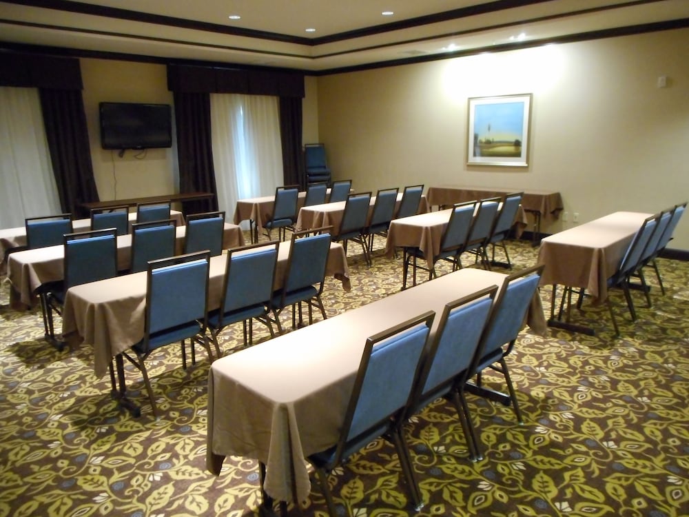 Holiday Inn Express Washington Court House an IHG Hotel - photo 46