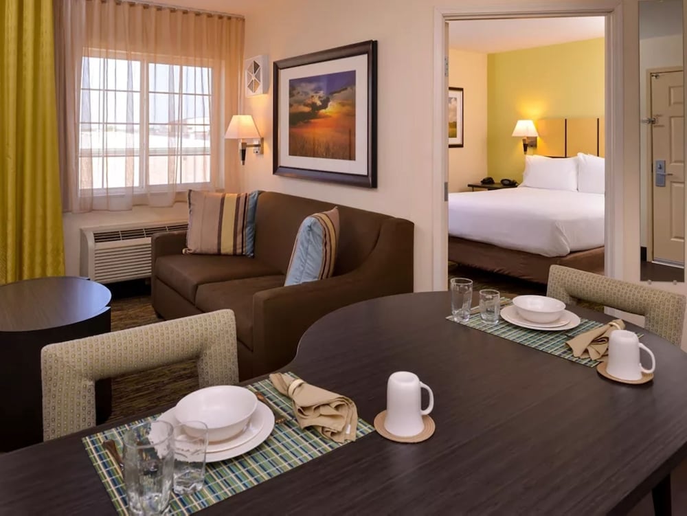 Candlewood Suites Jefferson City by IHG - photo 18