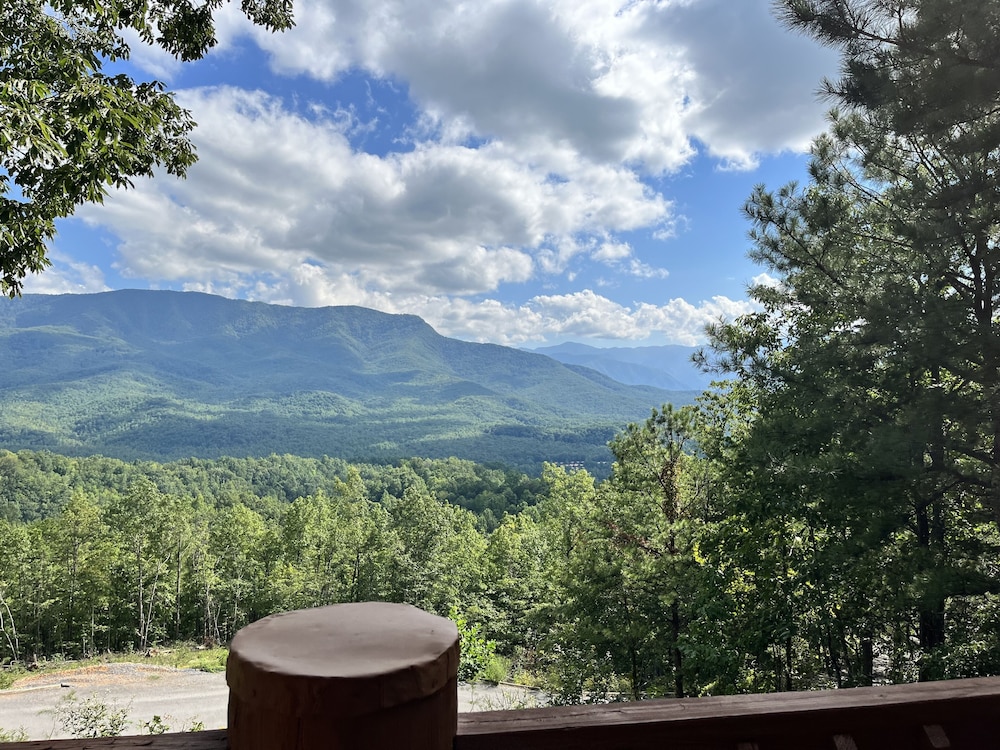 Snow Hill Secluded W Mountain Views 2 Bedroom Cabin by Heavenly Views Resort - photo 12