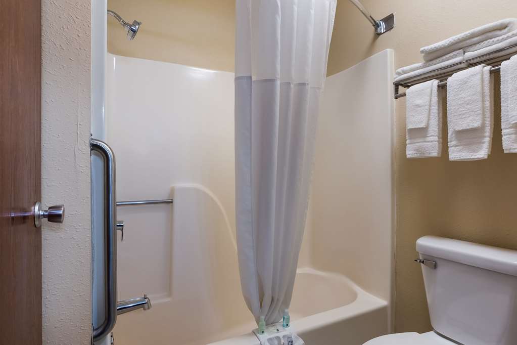 Quality Inn Galesburg near US Highway 34 and I 74 - photo 17