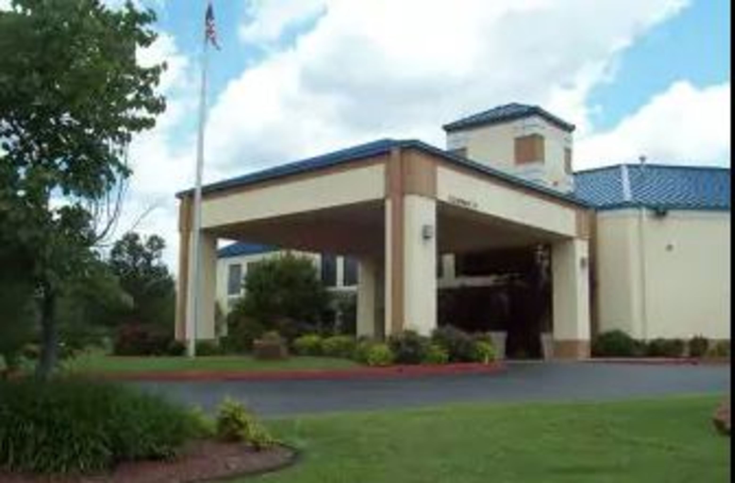 Days Inn & Suites by Wyndham Tahlequah - photo 3