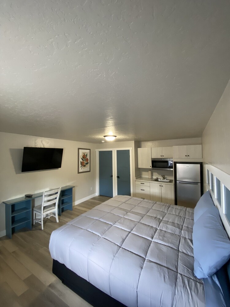 CB&M Executive Suites — Duchesne — photo 4