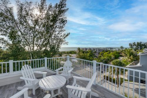 4 Bed And 3 And Half Bath Private Heated Pool Spa And Rooftop Deck 5 Minutes From The Beach in Anna Maria, United States
