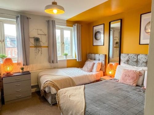 Mayflower 3 Bedrooms House 7 Beds 2 Showers Off Road Parking — 4-Star Luxury Hotel in Barnsley, United Kingdom