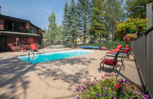 Outdoor Pool and Hot Tub Air Conditioned 135 Steps From Ski Access in Steamboat Springs, United States