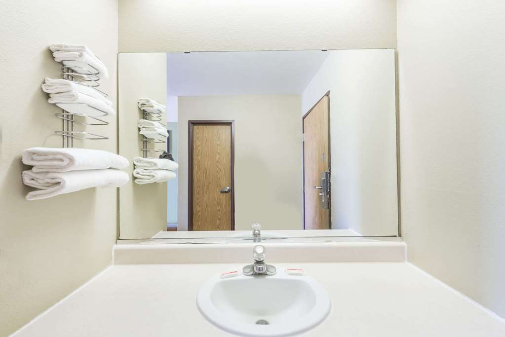 Super 8 by Wyndham Independence KS - photo 11