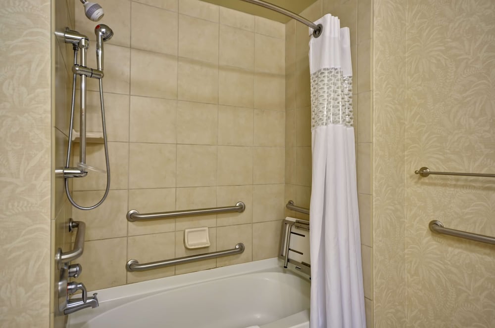 Hampton Inn & Suites North Charleston University Blvd - photo 18