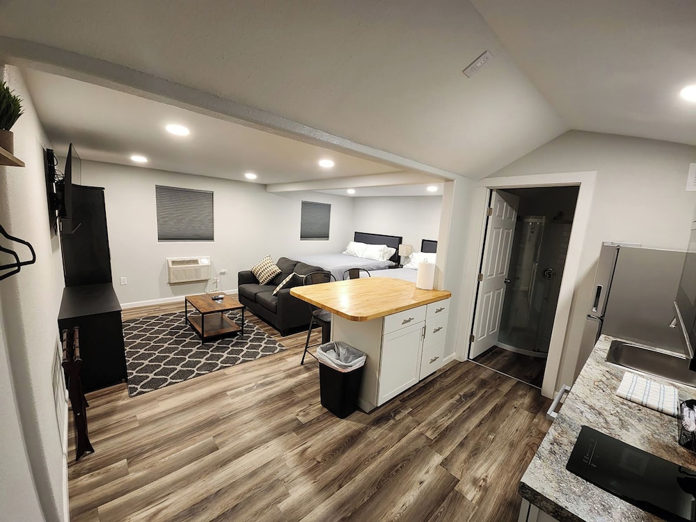 Silver Moon Motel & Suites - photo 20