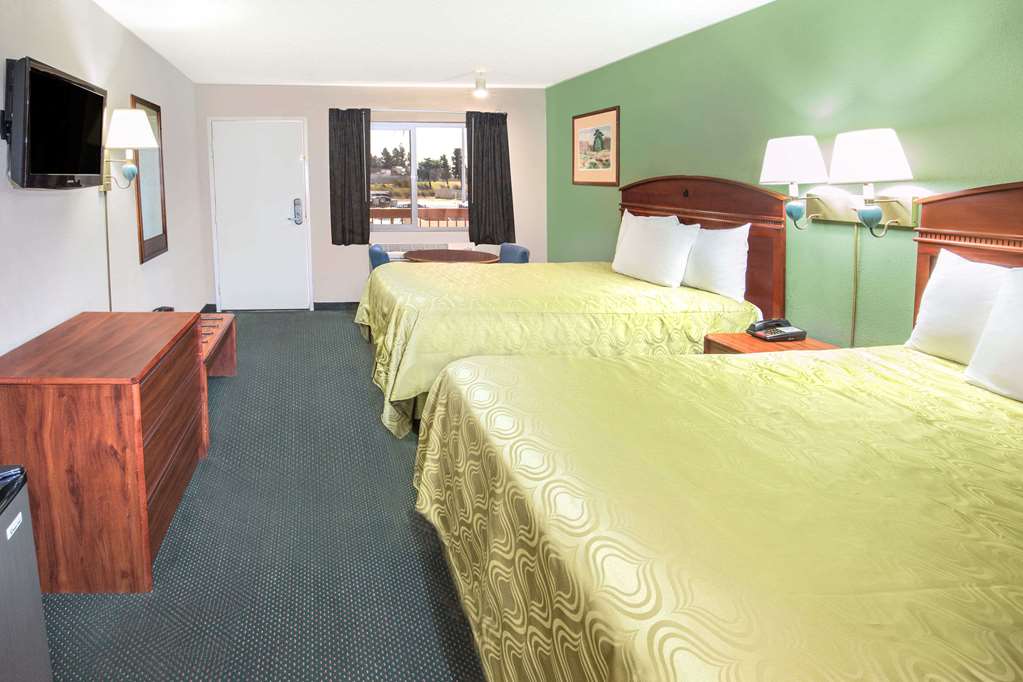 Days Inn by Wyndham Ontario Airport - photo 12