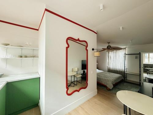 Chic Studio near Fabrika By Wehost
