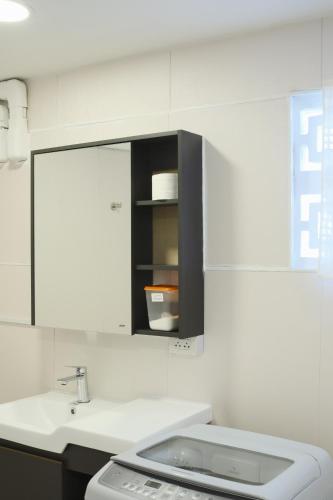 Private Full Floor Spacious 5BR in China Town