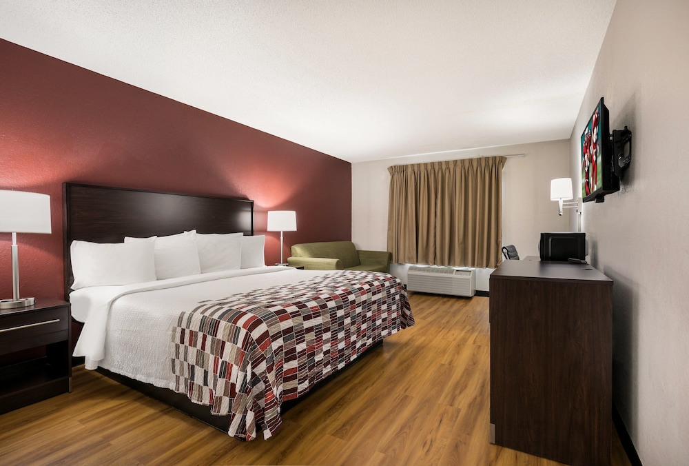 Red Roof Inn & Suites Knoxville East - photo 11