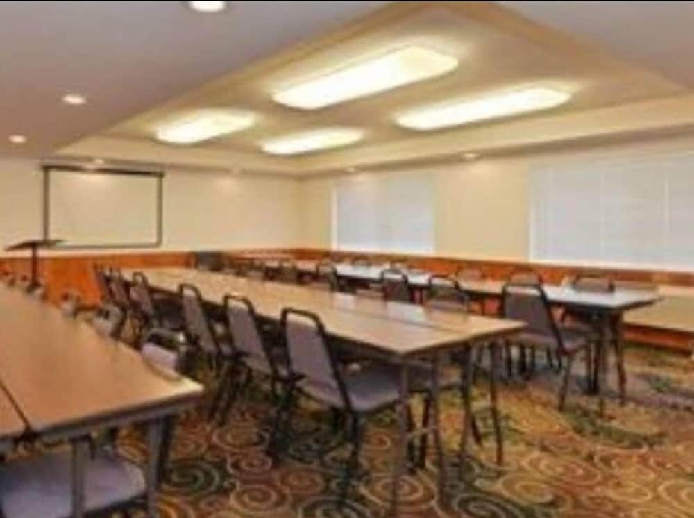 American Inn and Suites - photo 29