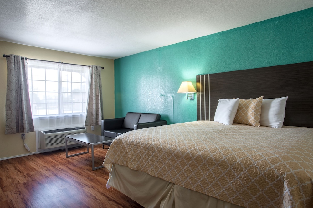 Pinn Road Inn and Suites - photo 15