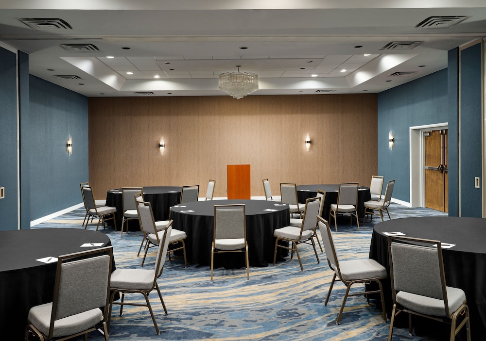 Sheraton Grand Rapids Airport Hotel - photo 35